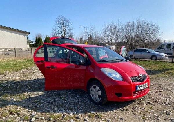 Toyota Yaris cena 11700 przebieg: 170000, rok produkcji 2007 z Radomsko małe 154